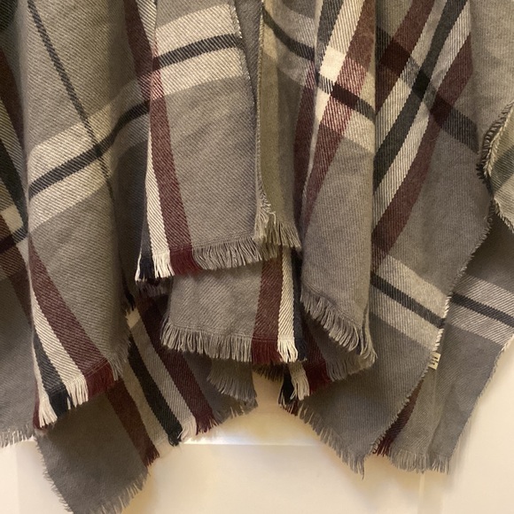 Open Front Flannel Poncho - Picture 4 of 5